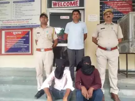 पुलिस थाना #निवाई की कार्यवाही।

एन.एच. 52 पर राह चलते मोटरसाईकिल चालक के साथ लूट करने वाली गैंग के फरार दो आरोपी #गिरफ्तार।
#TonkPolice #IgpAjmer #Tonk #Rajasthan #RajasthanPolice #police
