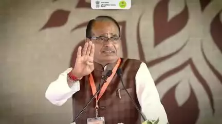 माननीय केंद्रीय #agrigoi श्री #chouhanshivrajsingh ने आज वाराणसी, उत्तर प्रदेश में आयोजित #PMKisan कार्यक्रम में अपने विचार साझा करते हुए कहा कि आज #PMKisanSamman निधि की 17वीं किस्त के हस्तांतरण के साथ ही अब तक लगभग 3.26 करोड़ रूपए