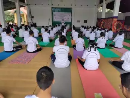 #InternationalDayofYoga 2024 নুমিৎকী শরুক অমা ওইনা ভারত সরকারগী ইনফোর্মেসন অমসুং ব্রোদকাস্তিং মন্ত্রালয়গী সেন্ত্রেল ব্যুরো ওফ কম্ম্যুনিকেসন্না মনিপুরগী ইম্ফাল ইস্ততা লৈবা  ৱাংখৈ কম্ম্যুনিতী হোলদা য়োগ দিমোনস্ত্রেসন থৌরম অমা পাংথোকখ্রে।