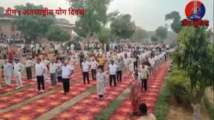 डीग पुलिस: मन, मस्तिष्क और शरीर तीनों को स्वस्थ रखता है। आप सभी को अंतर्राष्ट्रीय योग दिवस की हार्दिक शुभकामनाएं।