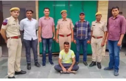 जिला जोधपुर पश्चिम द्वारा 1.25 करोड रूपये के कपडो से भरे ट्रक लूट में वर्ष 2022 से फरार वाछित अभियुक्त महिपालसिंह चारण गिरफ्तार ।