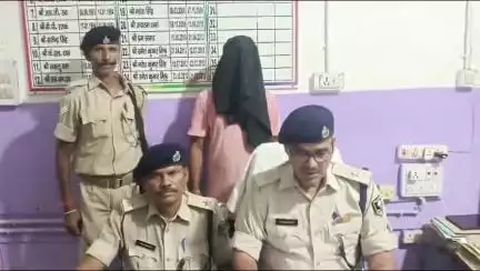 नगर थाना क्षेत्र के अमन ज्वेलर्स में हुई गोलीबारी की घटना के प्राथमिकी अभियुक्त को गिरफ्तार किया गया।