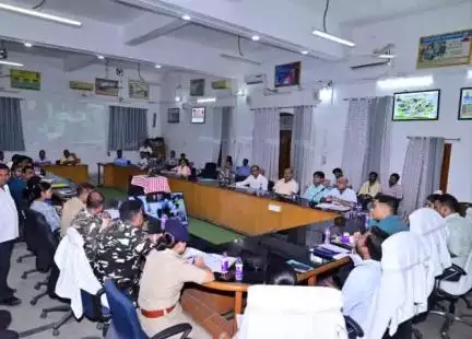 प्रतिबंधित दवाओं का स्वास्थ्य पर  प्रतिकूल प्रभाव, प्रतिबंधित दवाओं के क्रय-विक्रय पर होगी कठोर कार्रवाई, जिलाधिकारी ने बैठक कर ड्रग इंस्पेक्टर को दिया जांच का निर्देश