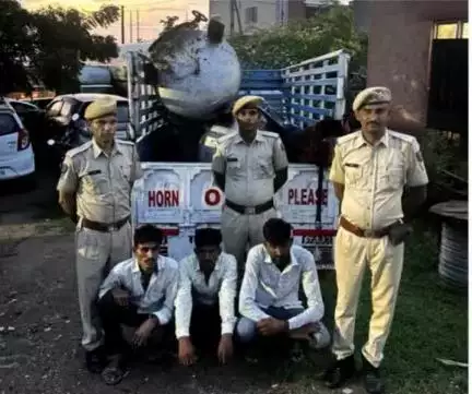 जिला जोधपुर पश्चिम द्वारा नकबजनी का पर्दाफास कर 03 अभियुक्तों को किया गिरफ्तार।