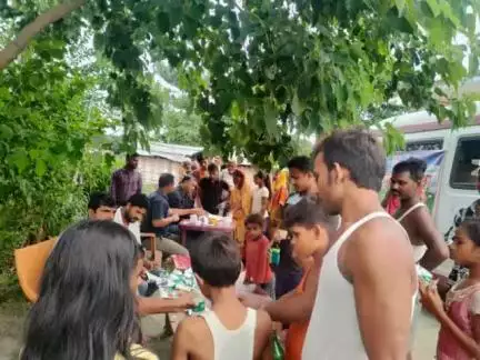 आज दिनांक 03/08/2024 को राजेपुर पंचायत के रानीपट्टी ग्राम वार्ड नंबर 15 में एंबुलेटरी कैम्प लगा कर 120 पशुपालक के 946 पशु को निः शुल्क दवा एवम चिकित्सीय परामर्श दिया गया: जिला पशुपालन पदाधिकारी पूर्वी चंपारण मोतिहारी