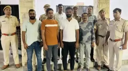 अपहरण कर जानलेवा हमले के प्रकरण में वाछित 20000 रूपये के ईनामी अपराधी राजुसिंह उर्फ राजेन्द्रसिंह सहित कुल 4 आरोपीगण बनासकांठा गुजरात से गिरफ्तार ।