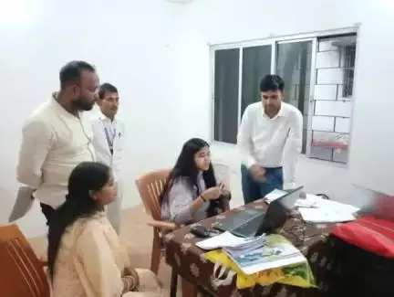 अनुमंडल पदाधिकारी सदर मोतिहारी श्वेता भारती के द्वारा तुरकौलिया प्रखंड कार्यालय में  प्रधानमंत्री ग्रामीण आवास योजना के त्वरित  कार्यान्वयन हेतु मिशन 100 डेज अभियान की प्रगति की समीक्षा कर निर्धारित लक्ष्य को शत प्रतिशत सुनिश्चित कराने का न