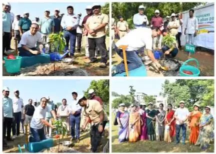 GM/N.F. Railway Shri Chetan Kumar Shrivastava led other senior officials during a plantation drive at Maligaon, under the initiative Ek Ped Maa Ke Naam as a part of #SwachhtaHiSeva2024 campaign

#SwachhBharat