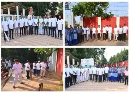 Prabhat Pheri and Shramdaan was organized at Lumding under the #SwachhBharat campaign to encourage people in sustaining a clean and Swachh environment 

#SwachhtaHiSeva2024