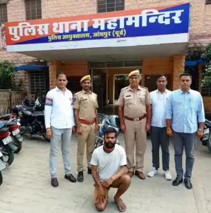 * थाना महामन्दिर पुलिस टीम द्वारा मोबाईल लूट की  02 घटनाओं का पर्दापाश 
* दोनों वारदातों का 12 घण्टे के भीतर पर्दापाश कर शातिर आरोपी को किया गिरफ्तार
* लूट के दो मोबाईल तथा वारदात में प्रयुक्त वाहन मोटरसाईकिल जब्त