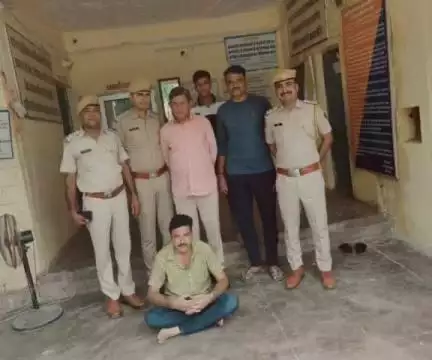 *  पुलिस थाना करवड़ द्वारा एनडीपीएस व आर्म्स एक्ट में वांछित मुलजिम गिरफ्तार
*  करीब एक वर्ष से फरार था वांछित अभियुक्त