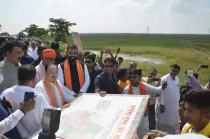 केंद्रीय स्वास्थ्य मंत्री जेपी नड्डा ने आज #दरभंगा में बनने वाले #AIIMS के लिए प्रस्तावित स्थल का निरीक्षण किया।