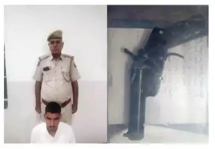 * थाना महामन्दिर पुलिस टीम की अवैध आग्नैय हथियार के विरूद्व लगातार कार्यवाही। 
* एक अवैध देशी कट्टा सहित एक आरोपी गिरफ्तार।
