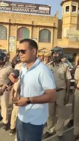 जिला पुलिस अधीक्षक जैसलमेर सुधीर चौधरी के निर्देशन में, सरदार वल्लभ भाई पटेल जयंती ‘‘राष्ट्रीय एकता दिवस‘‘ पर सेरेमोनियल परेड का आयोजन कर राष्ट्रीय एकता, अखंडता और सुरक्षा की ली गई शपथ, जिले के समस्त पुलिस थानों में ली गई शपथ
