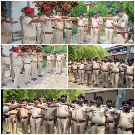 आज दिनांक-31.10.2024 को कटिहार जिला के बारसोई एवं डंडखोरा थाना परिसर में थानाध्यक्ष द्वारा सभी पुलिस पदाधिकारियों/कर्मियों को  #राष्ट्रीय_एकता_दिवस के अवसर पर शपथ दिलाई गई...