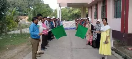 आत्मा अररिया के सौजन्य से 30 कृषकों को राज्य के बाहर जुट हैंड क्राफ्ट विषय पर 03 दिवसीय प्रशिक्षण हेतु उप परियोजना निदेशक आत्मा अररिया, सहायक निदेशक कृषि अभियंत्रण द्वारा हरी झंडी दिखाकर रवाना किया गया