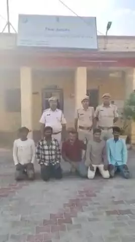जिला पुलिस अधीक्षक जैसलमेर सुधीर चौधरी के निर्देशन में, पुलिस थाना कोतवाली जैसलमेर द्वारा नकबजनी की वारदात का खुलासा कर 05 मुल्जिमान को किया गिरफतार, प्रयुक्त 02 मोटरसाईकिल जब्त