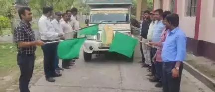 आज दिनांक 1/11/2024 को कृषि विभाग आत्मा अररिया के द्वारा रवी महाअभियान 2024 एलईडी रथ को जिला कृषि पदाधिकारी अररिया, श्री गौरव प्रताप सिंह, उप परियोजना निदेशक आत्मा अररिया संतोष कुमार, के द्वारा सयुक्त रूप से हरी झंडी दिखाकर रथ रवाना किया गय