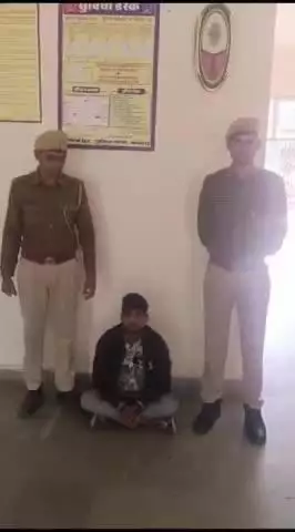 #PS  थांवला:- युवती के अपहरण के सहयोगी आरोपी सुनिल को किया #गिरफ्तार। प्रकरण में पूर्व में अपहृत युवती को दस्तयाब किया जाकर, आरोपी अकबर मो. को गिरफ्तार तथा एक अन्य नाबालिग बालक को निरूद्ध किया जा चुका है।