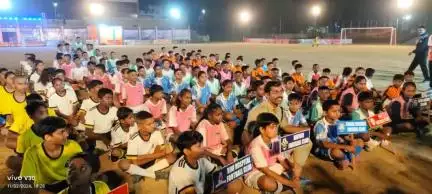 पुलिस अधीक्षक श्री सुमित मेहरडा ने धौलपुर में आयोजित हो रही फुटबॉल लीग के कार्यक्रम में खिलाडियों की हौंसला अफजाई की|