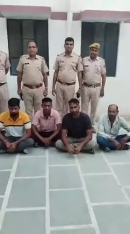 #PS मेड़तासिटी:- अवैध बजरी खनन/परिवहन के विरूद्ध बड़ी कार्यवाही करते हुए ग्राम जसनगर में नदी के पास स्थित खेत में से 05 डम्पर तथा 01 जे.सी.बी. मशीन जब्त कर, चार व्यक्ति गिरफ्तार।