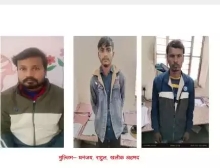 जीआरपी थाना जयपुर द्वारा ट्रेनों में यात्रियों के भीड़ का फायदा उठाकर ट्रेन में चढ़ते/उतरते समय मोबाइल फोन चुराने वाले मुलजिमों के खिलाफ कार्रवाई करते हुए 03 मोबाइल चोरों को किया गिरफ्तार व उनके कब्जे से  03 मोबाइल फोन किये बरामद।