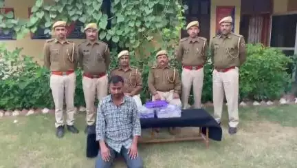 जिला पुलिस अधीक्षक जैसलमेर सुधीर चौधरी के निर्देषन में, पुलिस थाना रामदेवरा द्वारा 70 लाख की चोरी की वारदात का खुलासा कर मुल्जिम को किया गिरफ्तार, चोरी किया गया माल 716.56 गा्रम सोना, 16.278 किलोग्राम चांदी व बही खाता बुक तथा वाहन स्कोर्पिय