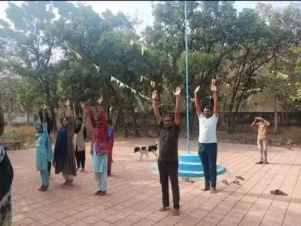 सुदृढ व निरोगी आयुष्यासाठी योगा उत्तम पर्याय.