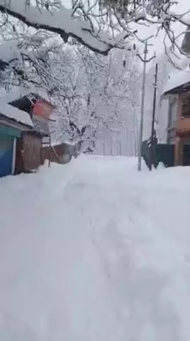 Defying the snowstorm, delivering services! VLE Sheikh Intikhab Alam's CSC centre at Halsidar, Anantnag is a shining example of dedication
 #CSC #DigitalIndia
