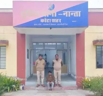 कोटा शहर पुलिस थाना नान्ता की टीम द्वारा अवैध तेज धारदार बटनदार चाकू सहित एक अभियुक्त गिरफ्तार। 

।कोटा शहर पुलिस सदैव आपकी सेवा में तत्पर।