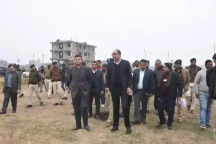 जिलाधिकारी, पटना एवं वरीय पुलिस अधीक्षक, पटना द्वारा वरीय पदाधिकारियों के साथ विभिन्न प्रखंडों में क्षेत्र भ्रमण कर विकासात्मक एवं लोक-कल्याणकारी योजनाओं का क्रियान्वयन, यातायात प्रबंधन, सुरक्षा व्यवस्था एवं विधि-व्यवस्था संधारण का अनुश्रवण