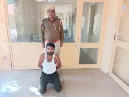 #Balotra: बालोतरा पुलिस द्वारा अवैध बजरी खनन के विरूद्ध कार्यवाही।

थाना समदड़ी द्वारा 02 जेसीबी मशीन व 01 केम्पर वाहन जब्त, मुलजिम नारायण गिरफ्तार।
