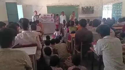 దొంతి గ్రామంలోని ZPHS లో అవగాహనా కార్యక్రమం నిర్వహించిన: She Team బృందం