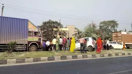 बरहिमा  मोड़ के पास सुपौली में राष्ट्रीय राजमार्ग संख्या 27 पर  ट्रक और कार के बीच हुआ टक्कर ,पति-पत्नी बाल-बाल बचे ।