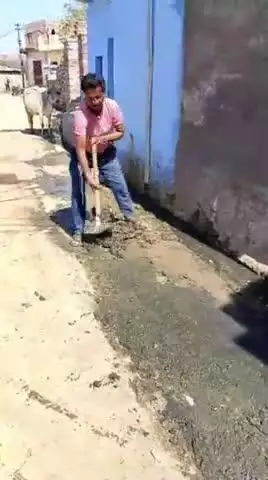 ग्राम पंचायत झरझनी में वार्ड नंबर 03 में नालिया सड़क किनारे टुटी रही जिसकी सुचना सरपंच को लिखित मे दी गई जिसके बावजूद भी