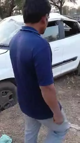 बांदीकुई के पंचमुखी हनुमान मंदिर के पास एक कार पलटी खा गई जिसमें तीन लोग सवार थे जिसमें पत्नी को गंभीर चोट आई है