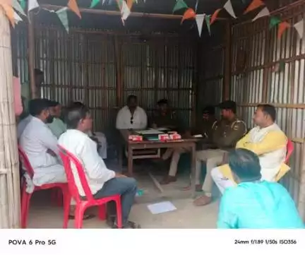 आज दिनांक-11.03.25 को #सहायक थाना परिसर में आगामी होली पर्व एवं अन्य पर्व-त्योहारों को शांतिपूर्ण माहौल में संपन्न कराने हेतु थानाध्यक्ष के नेतृत्व में सामाजिक कार्यकर्ताओं के साथ #शांति_समिति की बैठक आयोजित की गई।