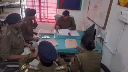 कलुआही: खजौली के अंचल पुलिस निरीक्षक ने कलुआही थाने में लंबित मामलों की समीक्षा की