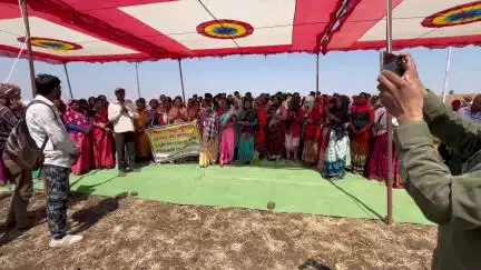 मजदूरों ने अपने हक को बचाने के लिए क्षेत्र के विधायक चंद्रशेखर देशमुख सांसद डीडी उईके और जिला अध्यक्ष राजा पवार से ....