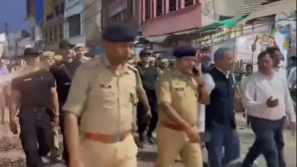 छिबरामऊ में पुलिस अधिकारियों ने पैदल ग्रस्त कर हिंदू मुस्लिम दोनों को दिलाया सुरक्षा का भरोसा #न्यूज़