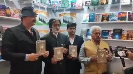 समस्त देशवासियों को अर्जुन खटवानी लेखक #आईना_दिखाओ, ब्रांड एंबेसडर श्री महेंद्र दामानी जी (जूनियर अमिताभ बच्चन) एवं कैमरामैन रिंकू फौजदार की ओर से रंगों के महापर्व होली की बहुत-बहुत हार्दिक शुभकामनाएं और बधाइयां ।