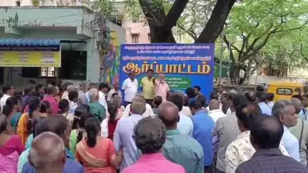 அமைந்தகரை: புதிய குடியிருப்புகள் கட்ட பட்ஜெட்டில் நிதி ஒதுக்க கோரிக்கை- ராணி அண்ணாநகரில் 1000க்கும் மேற்பட்டோர் திரண்டு போராட்டம்