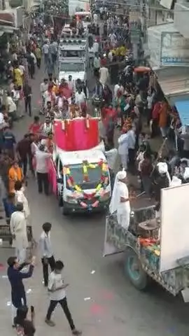 रतंगगढ़ में होली में निकली रैली 
काफी लोग देखने आए 
#ratangarh 
#चुरू
#rajasthan