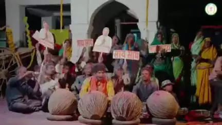 सुशासन के सरकार आय, जम्मो छत्तीसगढ़िया नगाड़ा बजाय, आप सब्बो झन ल होली के बधई सांय-सांय।

आगे होली के तिहार, लगाबो रंग-गुलाल

#HappyHoli #सुशासन_की_होली