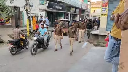 भभुआ: #SDPO #SDm #bhabua प्रशासन के द्वारा होली के मद्देनजर शहर में पैदल गश्त किया गया