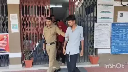 ചിറ്റൂർ: പൂജ ചെയ്യാന്‍ ജ്യോത്സ്യനെ വീട്ടില്‍ വിളിച്ച് വരുത്തി വിവസ്ത്രനാക്കി ഫോട്ടോയെടുത്തു, കൊഴിഞ്ഞാമ്പാറയിൽ രണ്ടു പേര്‍ പിടിയിൽ