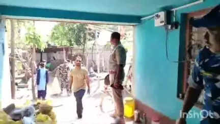 ধনিয়াখালি: হোলির আগে ধনিয়াখালিতে অভিযান চালিয়ে সাড়ে পাঁচশ কেজি বাজি ও বাজি তৈরীর মসলা উদ্ধার করল পুলিশ