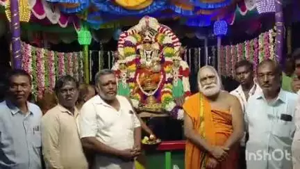 கலவை: கலவையில் 1500 ஆண்டுகள் பழமை வாய்ந்த ஸ்ரீ கரி வரதராஜ பெருமாள் கோவில் தெப்ப திருவிழா நடைபெற்றது
