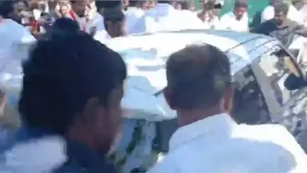 சோழிங்கநல்லூர்: தவெக தலைமை அலுவலகத்தில் கேமராமேன்களிடம்  உச்சக்கட்ட டென்ஷனான நடிகர் விஜய்