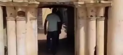 राशन कार्ड धारी  के घर घर जाकर वीडियो BDO ने छापामारी किया और राशन कार्ड जप्त किया.....